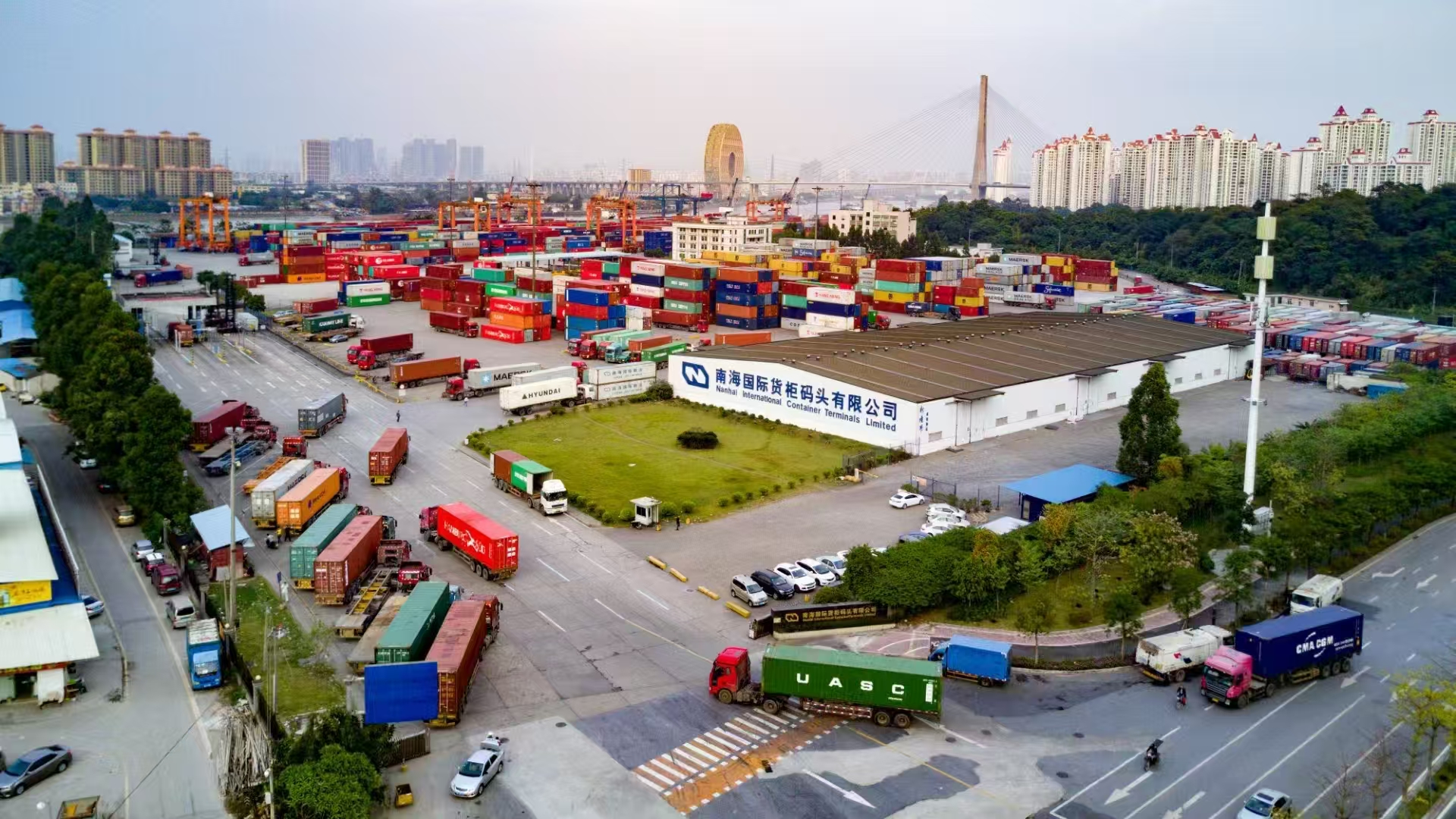 大湾区集装箱疏港运输